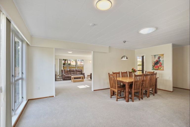 Photo of property in 28 Highbury Drive, Levin, 5510
