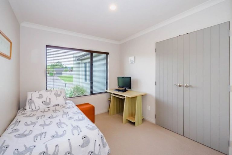 Photo of property in 17 Regent Drive, Paraparaumu Beach, Paraparaumu, 5032