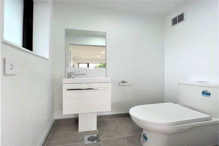 Photo of property in 35 Eileen Newey Place, Henderson, Auckland, 0612