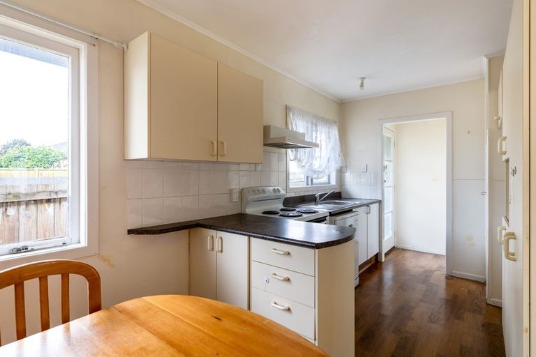 Photo of property in 5 Shamrock Lane, Te Atatu Peninsula, Auckland, 0610