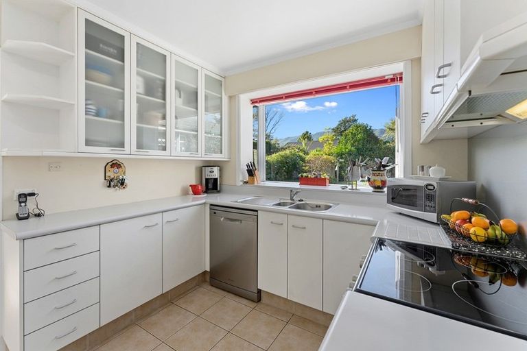 Photo of property in 5 Leybourne Avenue, Waikanae, 5036