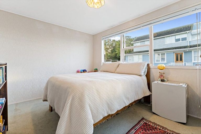 Photo of property in 65 Potter Avenue, Northcote, Auckland, 0627