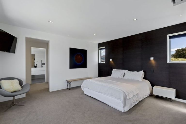 Photo of property in 9 Garland Terrace, Kelvin Heights, Queenstown, 9300