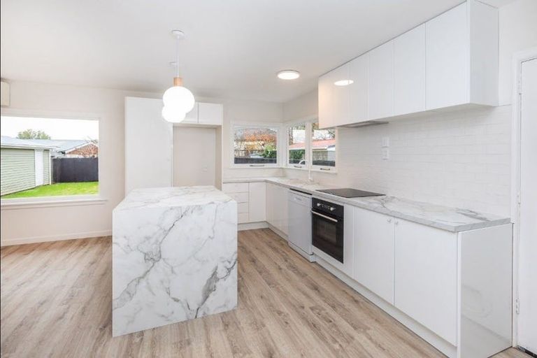 Photo of property in 94 Avondale Road, Avondale, Christchurch, 8061