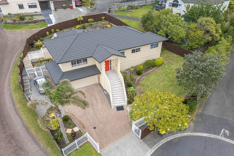 Photo of property in 32 Canary Place, Unsworth Heights, Auckland, 0632
