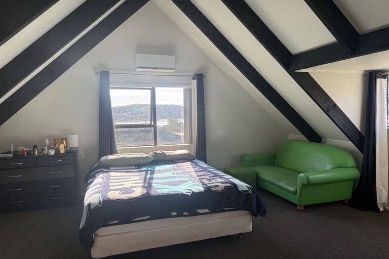 Photo of property in 6 Kinnel Grove, Papakowhai, Porirua, 5024