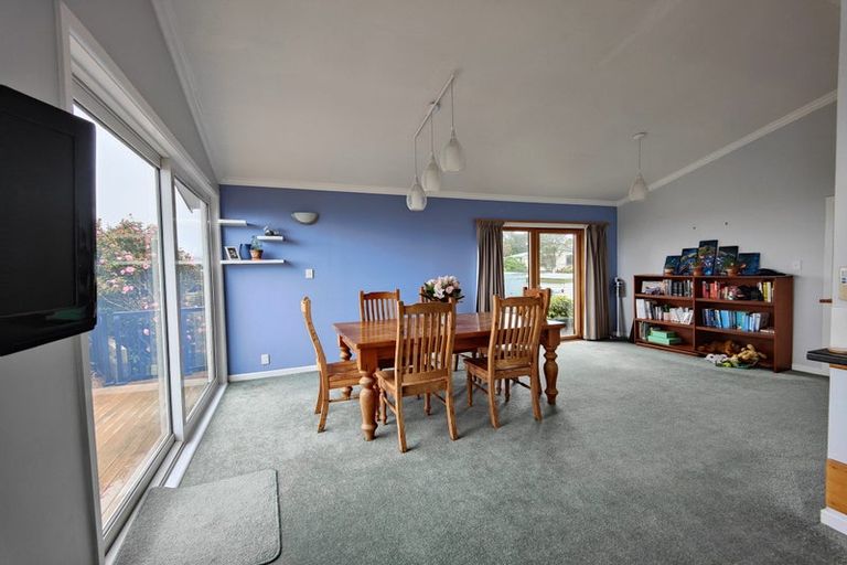 Photo of property in 48 Miles Crescent, Newlands, Wellington, 6037