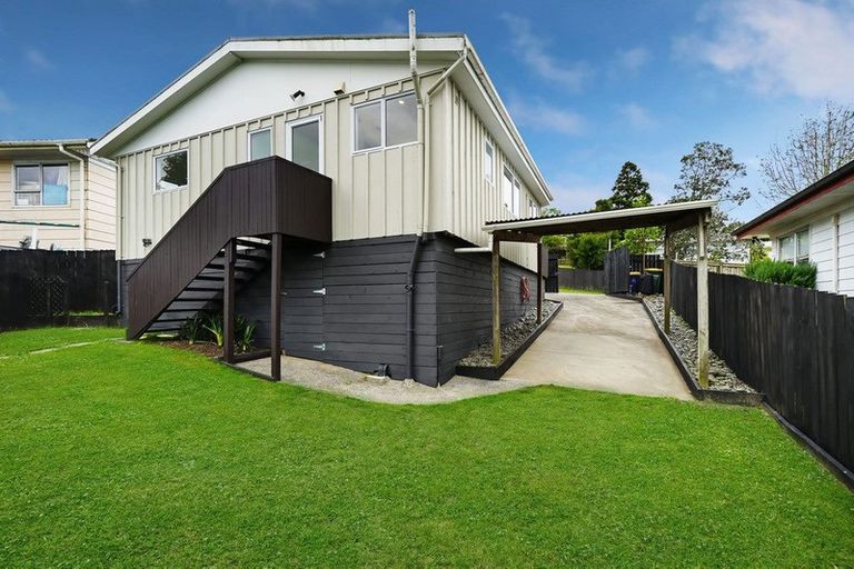 Photo of property in 2 Hanui Place, Massey, Auckland, 0614