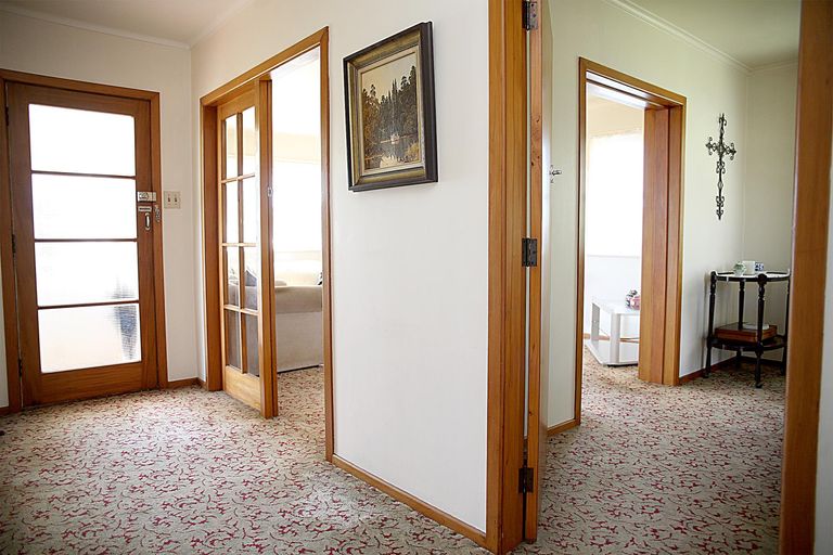 Photo of property in 32 Youngs Road, Papakura, 2110