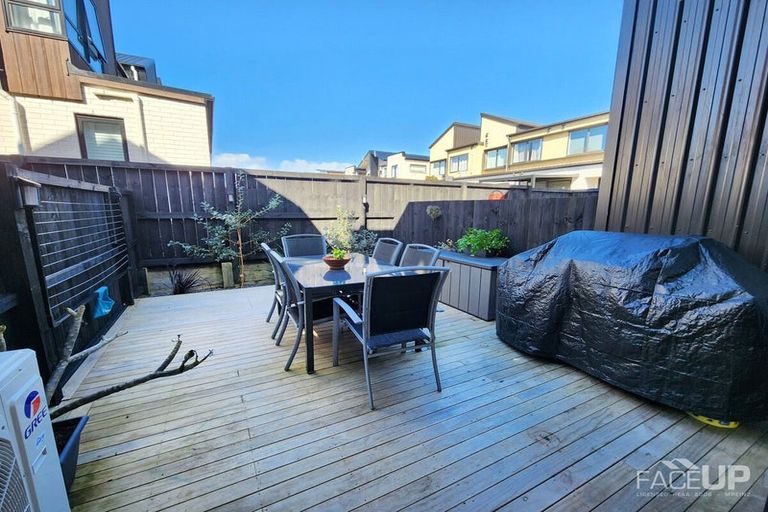 Photo of property in 15 Peihana Road, Hobsonville, Auckland, 0616