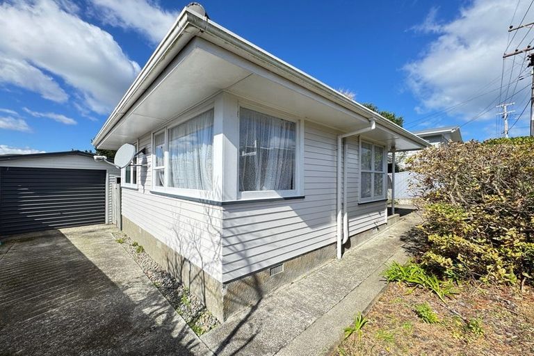 Photo of property in 20 Mark Avenue, Paparangi, Wellington, 6037
