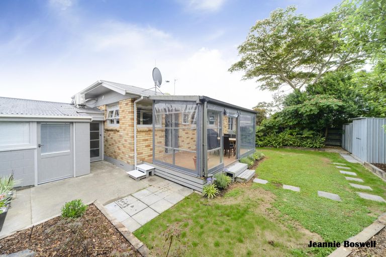 Photo of property in 20 Anaru Place, Awapuni, Palmerston North, 4412