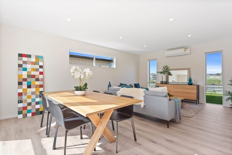 Photo of property in 32 Riria Crescent, Takanini, 2112