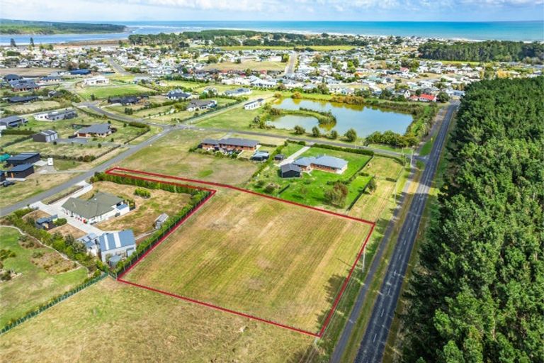 Photo of property in 3 Carex Grove, Foxton Beach, Foxton, 4815
