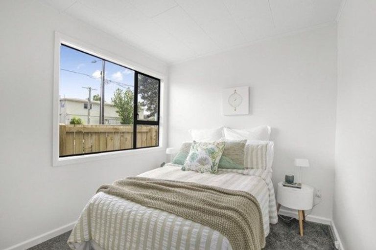 Photo of property in 52 Durham Crescent, Fairfield, Lower Hutt, 5011
