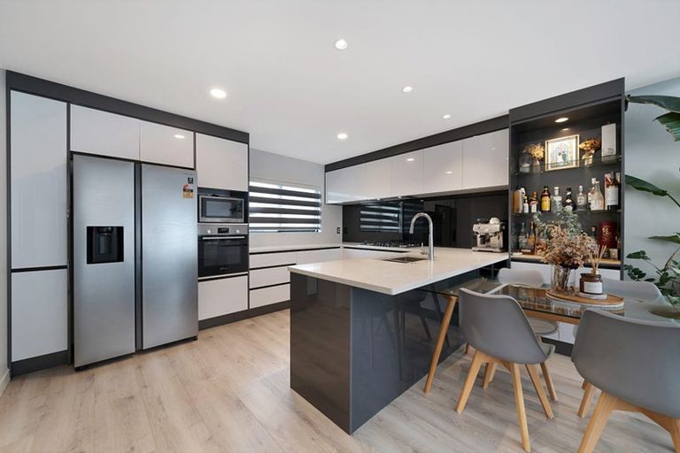 Photo of property in 6 Meritage Lane, Te Atatu South, Auckland, 0610