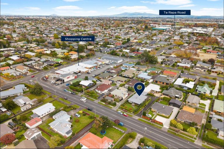 Photo of property in 9 Sandwich Road, St Andrews, Hamilton, 3200