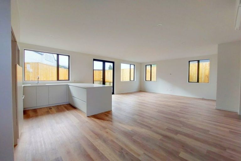 Photo of property in 103u2 Cambridge Road, Hillcrest, Hamilton, 3216