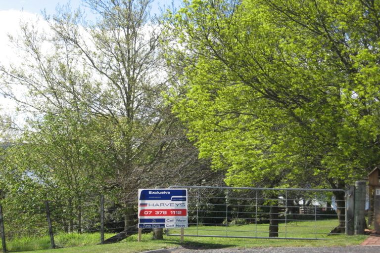 Photo of property in 16 Ewing Grove, Acacia Bay, Taupo, 3330