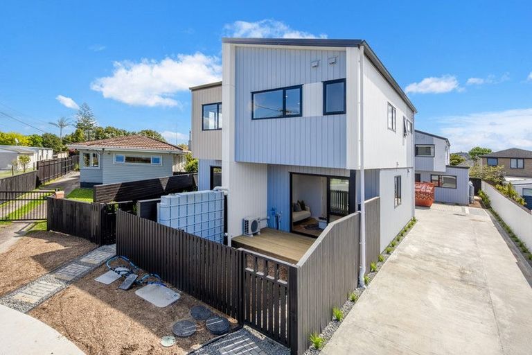Photo of property in 13 Edgerton Road, Te Atatu Peninsula, Auckland, 0610