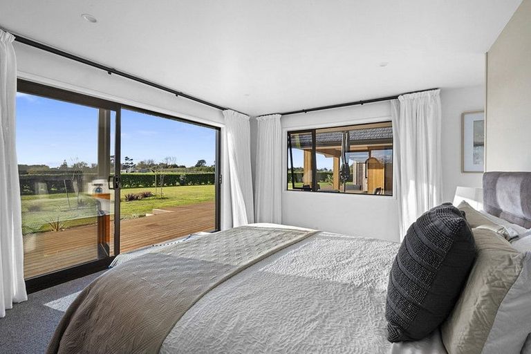 Photo of property in 132 Henwood Road, Paraite, New Plymouth, 4372