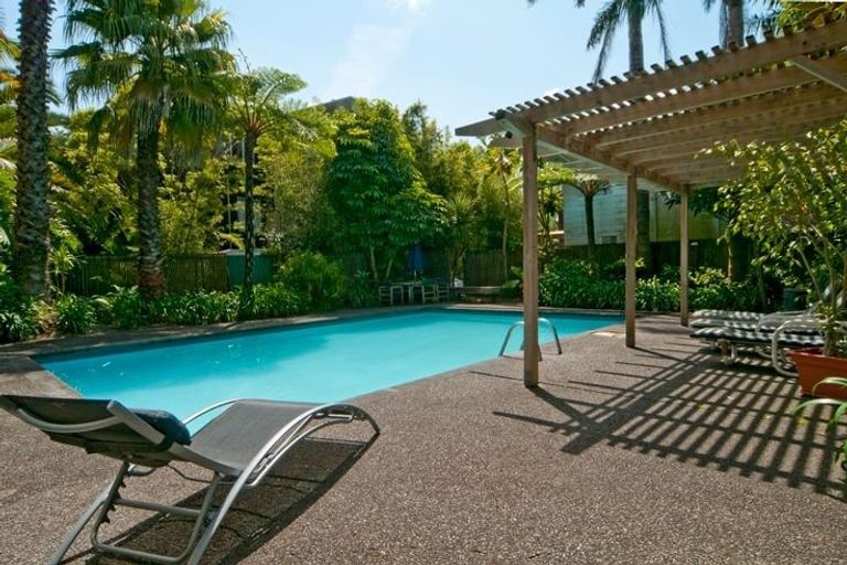 Photo of property in 3/73 Princes Street, Northcote Point, Auckland, 0627