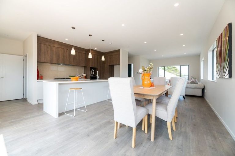 Photo of property in 1 Tarara Lane, Kumeu, 0810