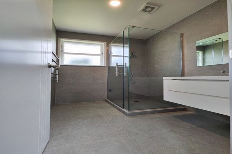 Photo of property in 11 Coletta Lane, Te Atatu South, Auckland, 0610