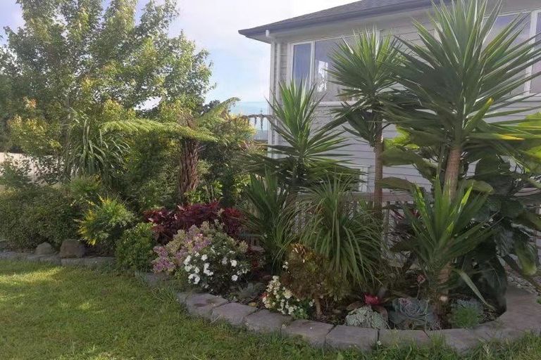 Photo of property in 21 Spyglass Street, Red Beach, 0932