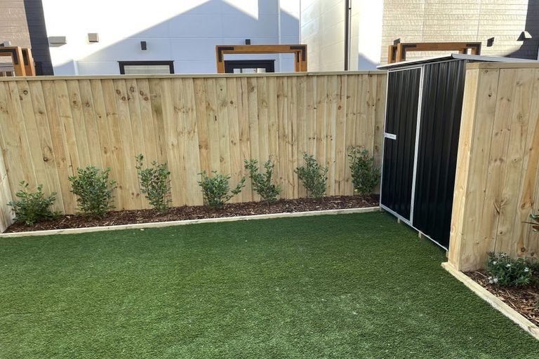 Photo of property in 8/22 Yeovil Road, Te Atatu Peninsula, Auckland, 0610