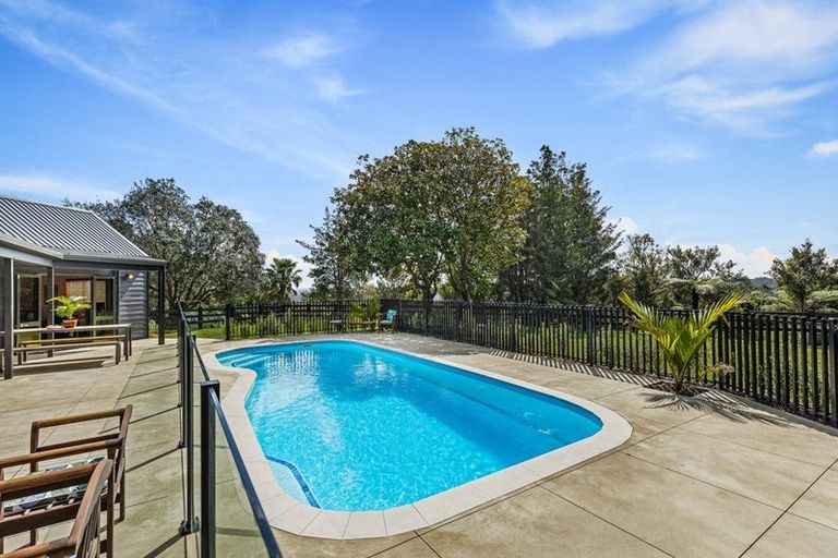 Photo of property in 7 Attwood Road, Paremoremo, Auckland, 0632