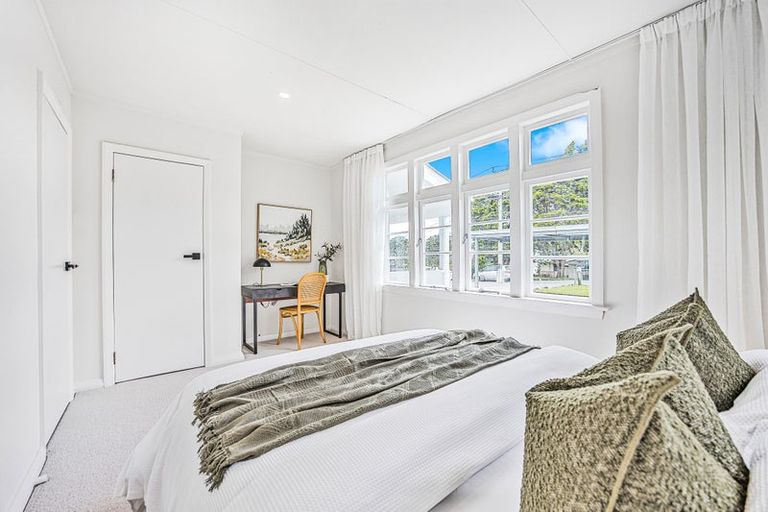 Photo of property in 115 Sunnyside Road, Sunnyvale, Auckland, 0612