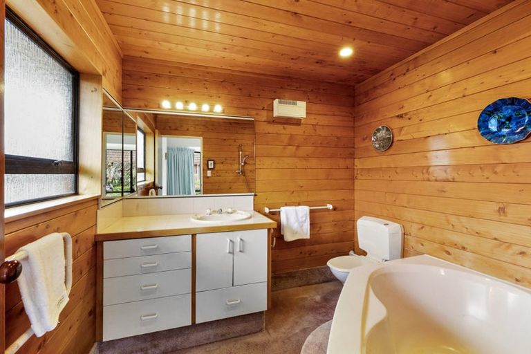 Photo of property in 9 Boulevard Drive, Merrilands, New Plymouth, 4312