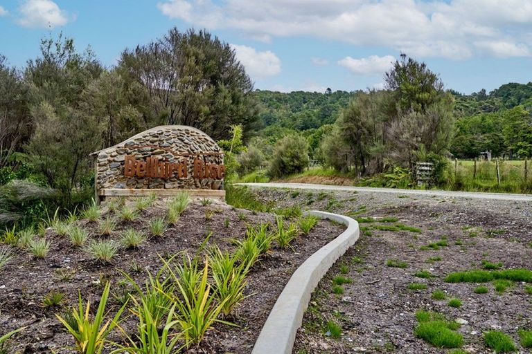 Photo of property in 12 Jane Mander Rise, Blue Mountains, 5371