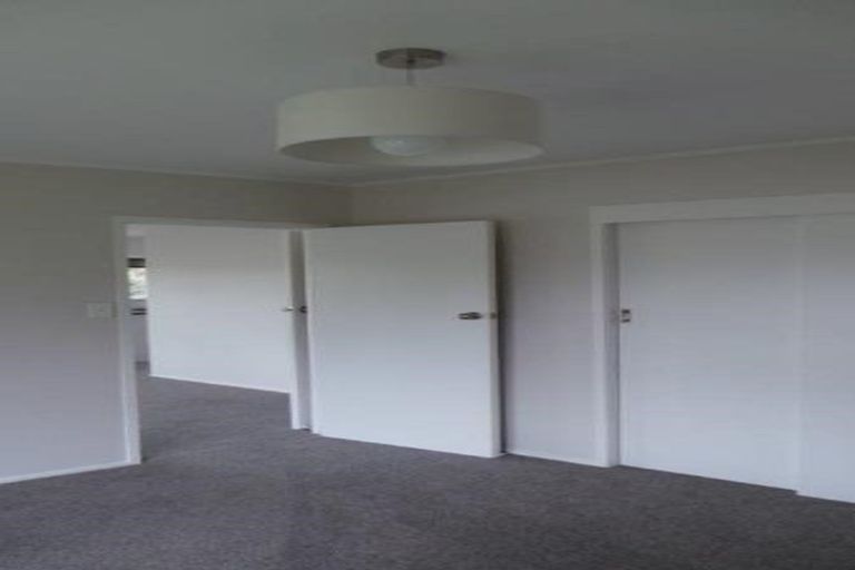 Photo of property in 1/24 Sovereign Place, Glenfield, Auckland, 0629
