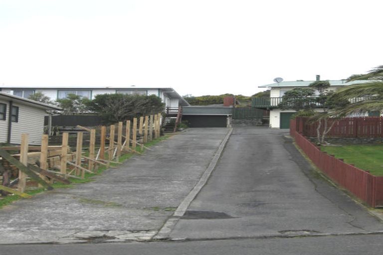 Photo of property in 35b Edgecombe Street, Newlands, Wellington, 6037