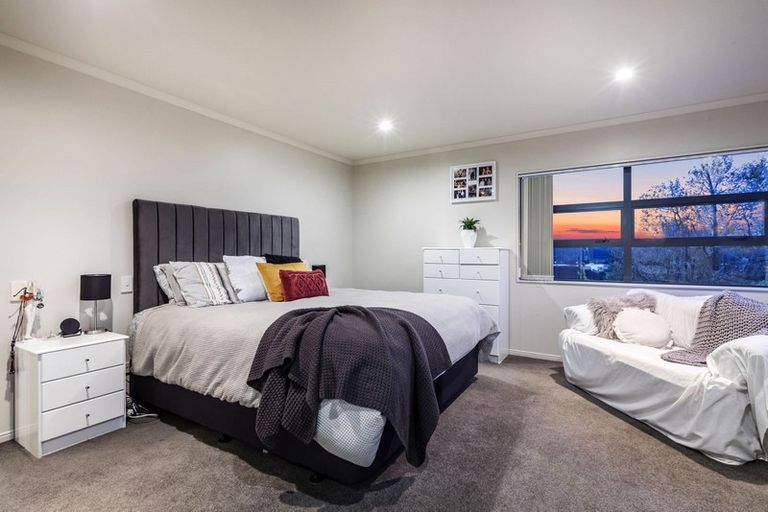 Photo of property in 82 Oakway Drive, Schnapper Rock, Auckland, 0632