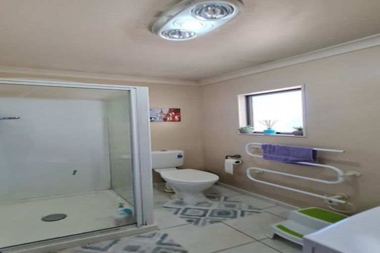 Photo of property in 34 Jadewynn Drive, Massey, Auckland, 0614