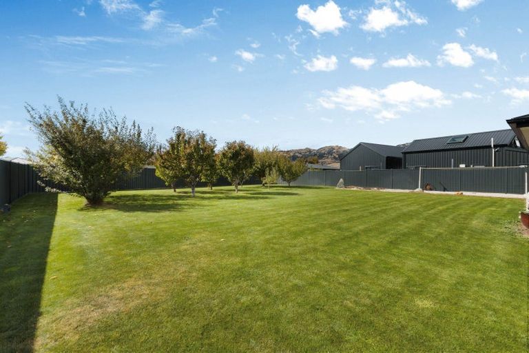 Photo of property in 30 Ethereal Crescent, Mount Pisa, Cromwell, 9383