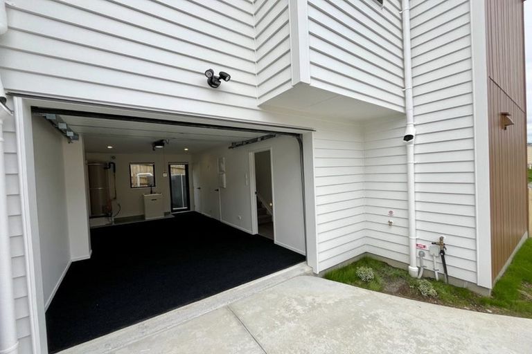 Photo of property in 12a Massine Place, Randwick Park, Auckland, 2105