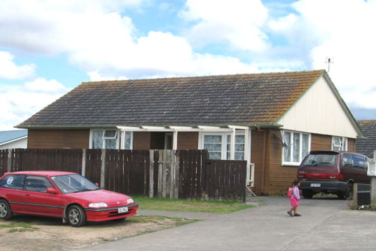 Photo of property in 47 Luckens Road, West Harbour, Auckland, 0618