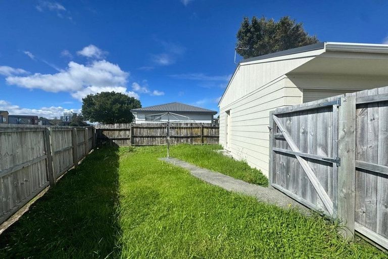 Photo of property in 12b Sturges Road, Henderson, Auckland, 0612