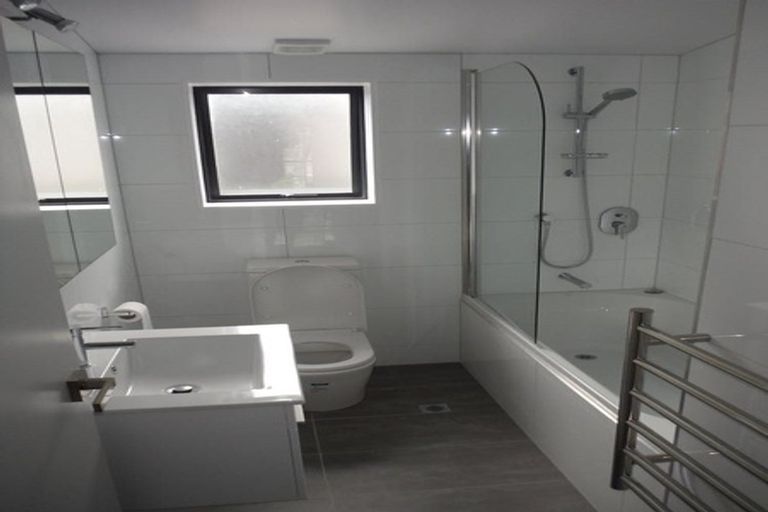 Photo of property in 2/10 Silver Moon Road, Albany Heights, Auckland, 0632