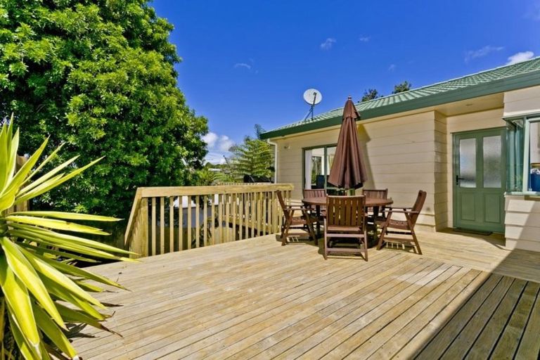 Photo of property in 1/65 Girrahween Drive, Totara Vale, Auckland, 0629