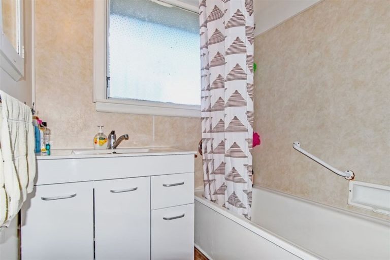 Photo of property in 2/124 Brookside Terrace, Bryndwr, Christchurch, 8053