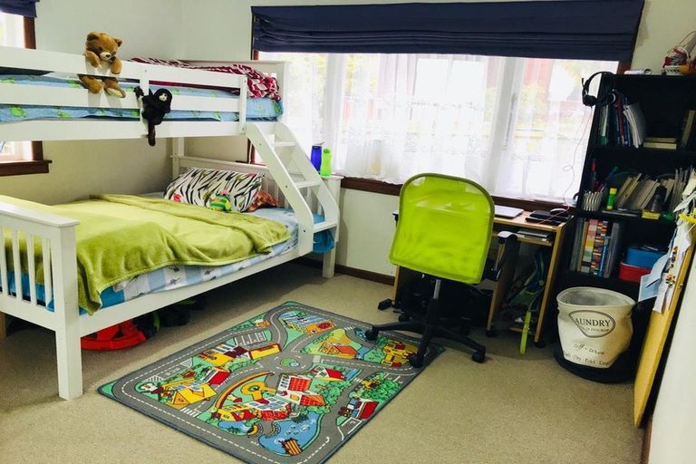 Photo of property in 1/8 Golf Road, New Lynn, Auckland, 0600