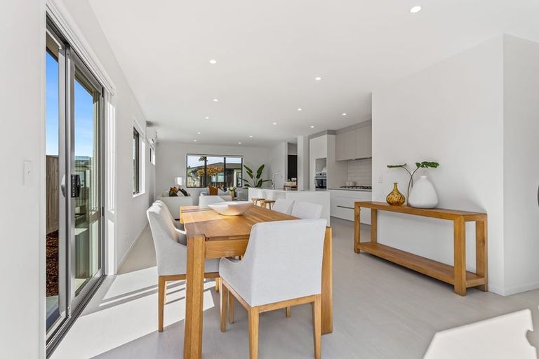 Photo of property in 77 Pepene Avenue, Takanini, Auckland, 2112