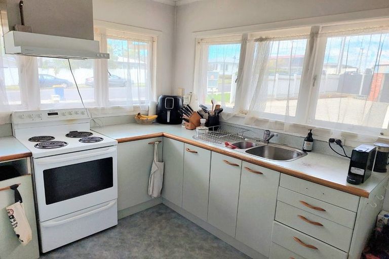 Photo of property in 1/27 Exmouth Road, Northcote, Auckland, 0627