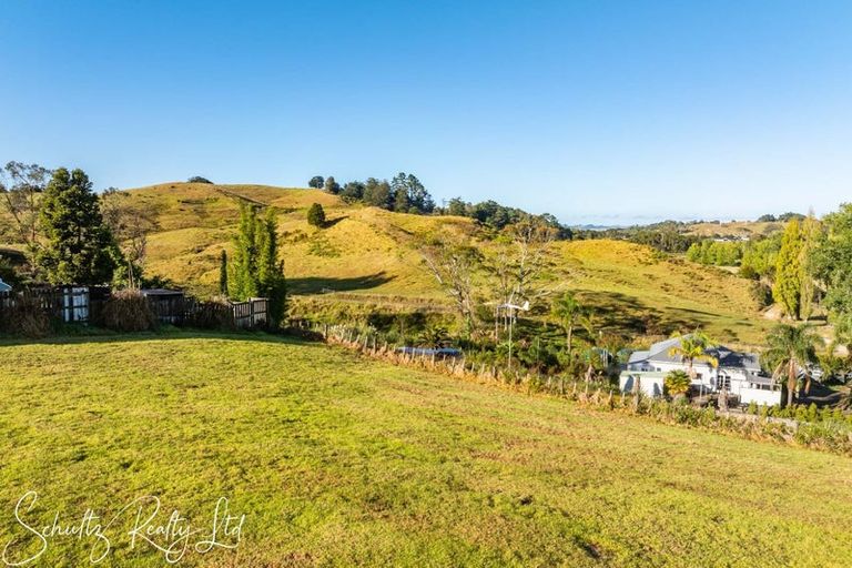 Photo of property in 10 Skelton Crescent, Paparoa, 0571