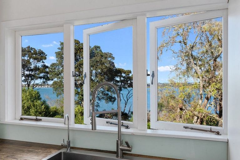 Photo of property in 49 Chatham Avenue, Paremoremo, Auckland, 0632